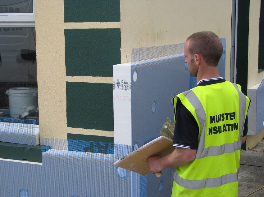 Polyfoam on suosittu materiaali talon seinien eristämiseen ulkona Polyfoam on suosittu materiaali talon seinien eristämiseen ulkona