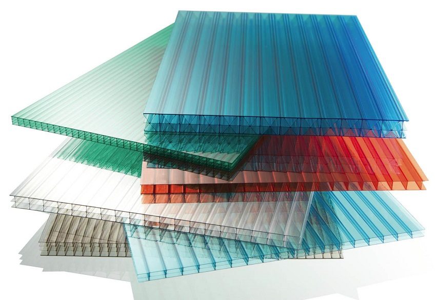Le polycarbonate cellulaire est disponible dans une large gamme de couleurs Le polycarbonate cellulaire est disponible dans une large gamme de couleurs