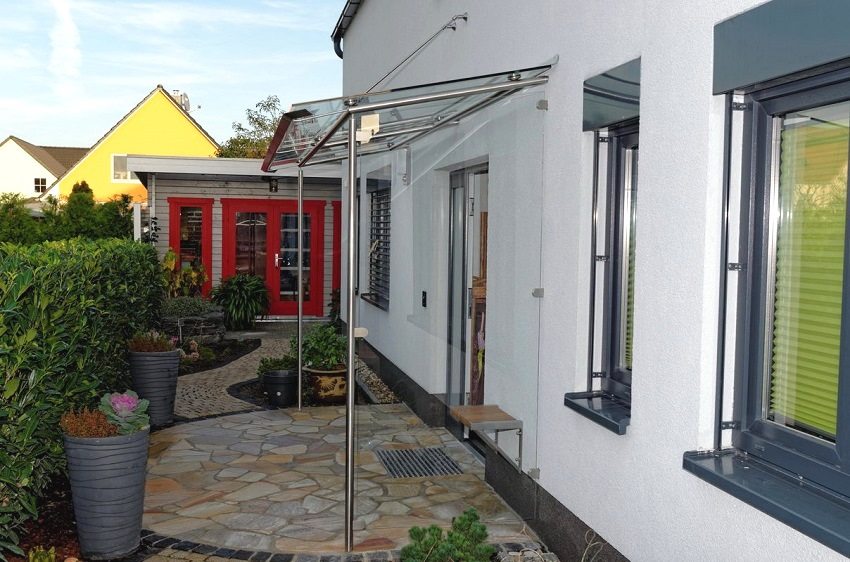 Visière en polycarbonate transparent avec cadre en tube d'acier Visière en polycarbonate transparent avec cadre en tube d'acier