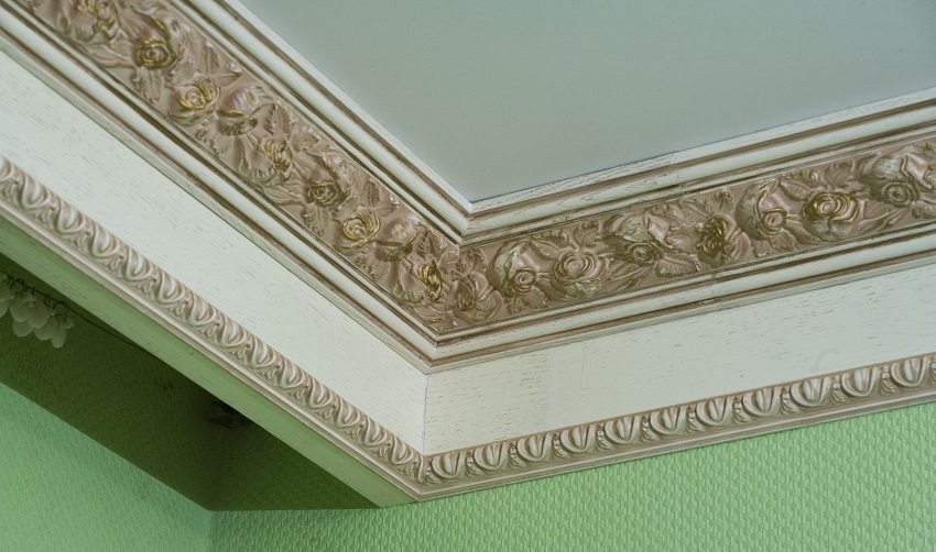 Podeu amagar la barra de cortina darrere del sòcol ampli Podeu amagar la barra de cortina darrere del sòcol ampli