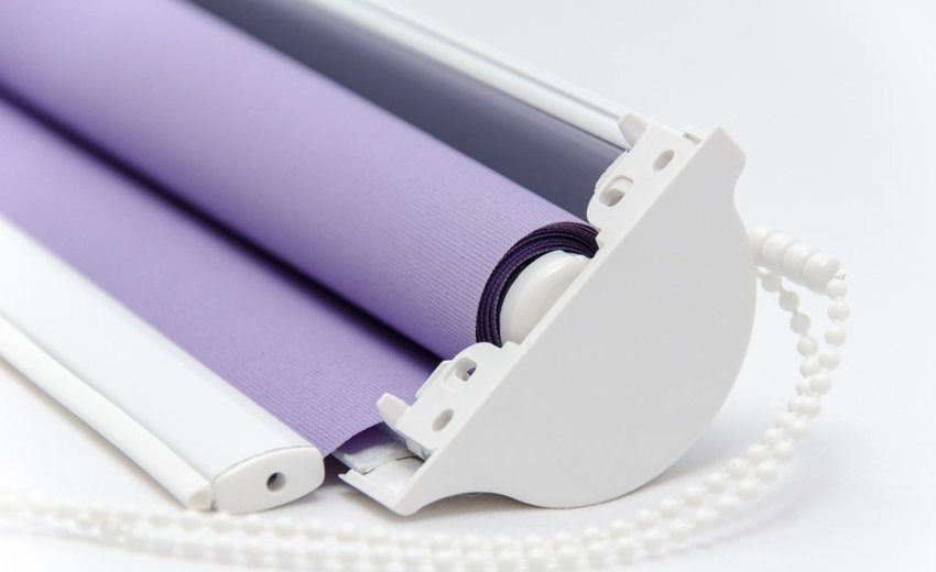 W kurtynach kasetowych wałek wraz z kurtyną znajduje się w specjalnym pudełku W kurtynach kasetowych wałek wraz z kurtyną znajduje się w specjalnym pudełku