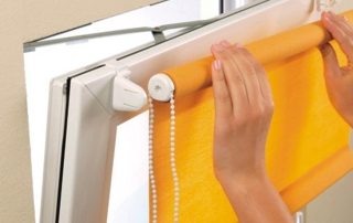 תריסי גלילה לחלונות פלסטיק. אפשרויות צילום והתקנה