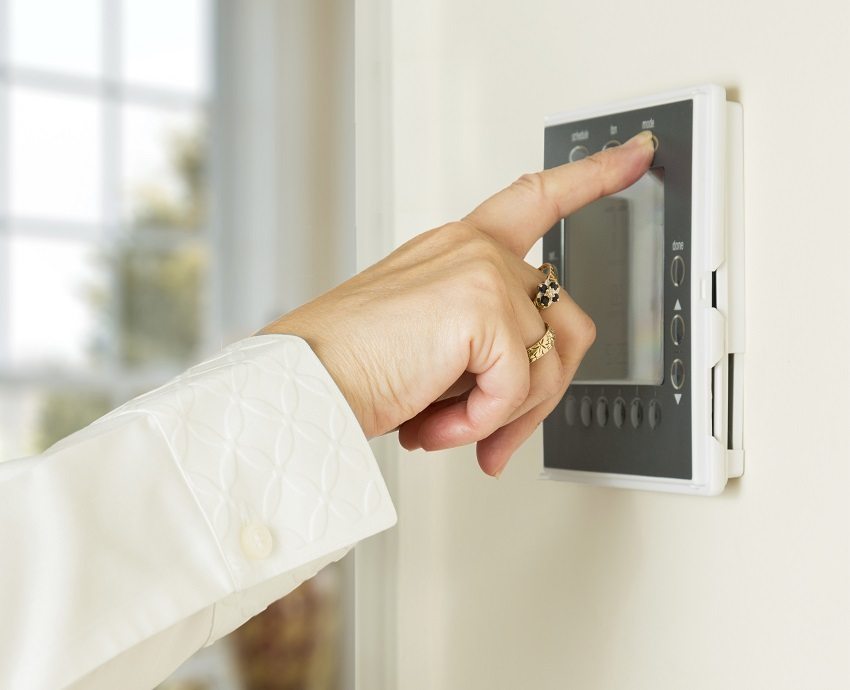 Moderne ventilasjonssystemer er utstyrt med et automatisk automatisk kontrollpanel Moderne ventilasjonssystemer er utstyrt med et automatisk automatisk kontrollpanel