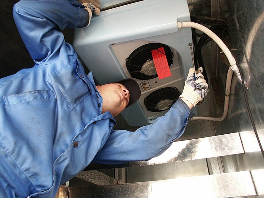 Installasjon av ventilasjonssystemet utføres av spesialister Installasjon av ventilasjonssystemet utføres av spesialister