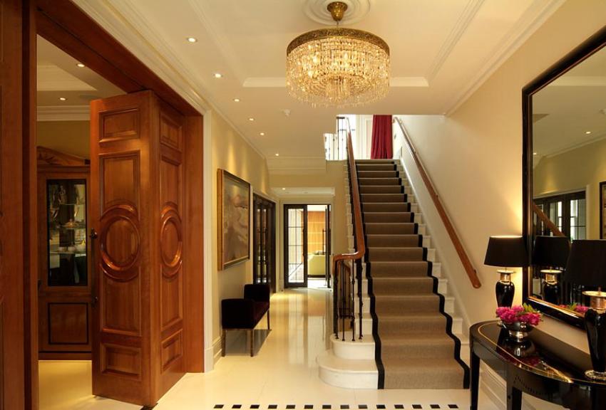 Massiv foldedør lavet af naturligt træ Massiv foldedør lavet af naturligt træ