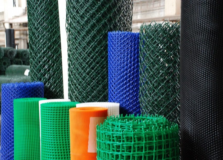 تأتي الشبكات البلاستيكية بأحجام شبكية مختلفة تأتي الشبكات البلاستيكية بأحجام شبكية مختلفة