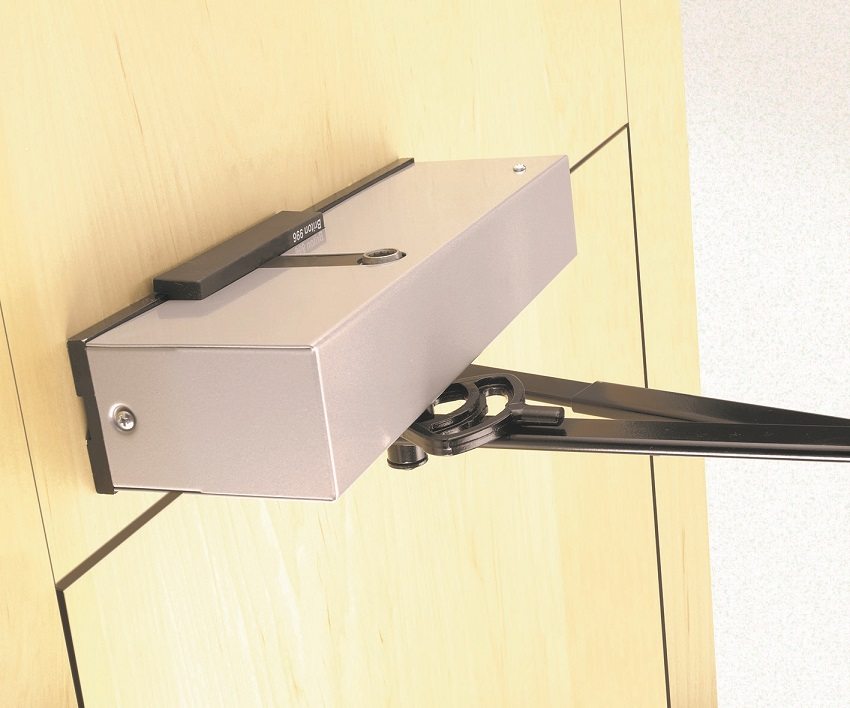 Jo tættere giver blød og jævn åbning og lukning af døren Jo tættere giver blød og jævn åbning og lukning af døren