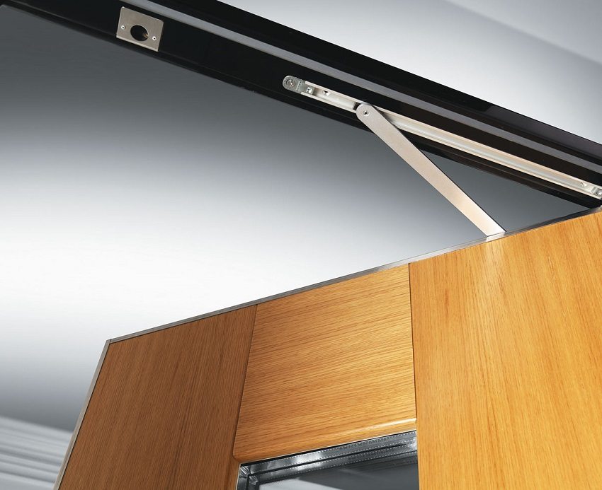 Skjult dørlukker indbygget i dørkarmen Skjult dørlukker indbygget i dørkarmen