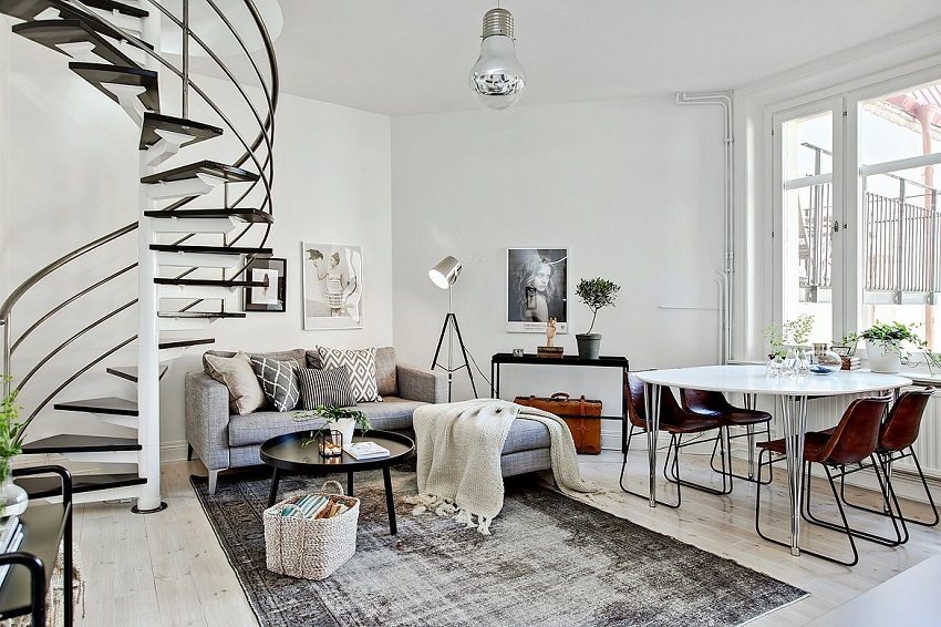 Kierreportaat vievät vähemmän tilaa kuin marssirakenteet Kierreportaat vievät vähemmän tilaa kuin marssirakenteet