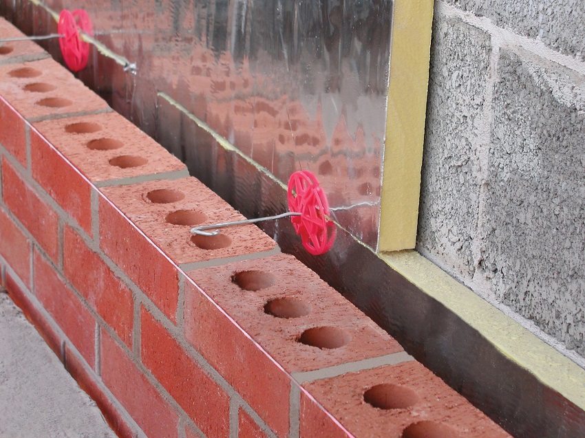 Kolmikerroksisen ilmanvaihdottoman julkisivun järjestäminen vaahtolevyjen avulla Kolmikerroksisen ilmanvaihdottoman julkisivun järjestäminen vaahtolevyjen avulla