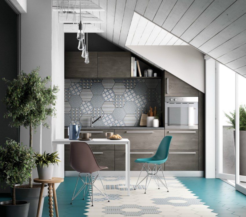 Sufit w kuchni zdobią drewniane panele Sufit w kuchni zdobią drewniane panele