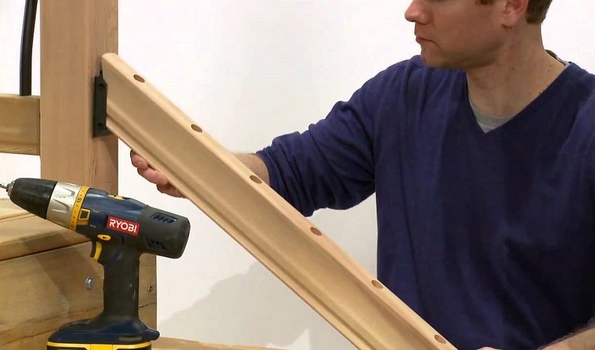 Надеждното фиксиране на елементите на стълбата ще осигури безопасната му работа Надеждното фиксиране на елементите на стълбата ще осигури безопасната му работа