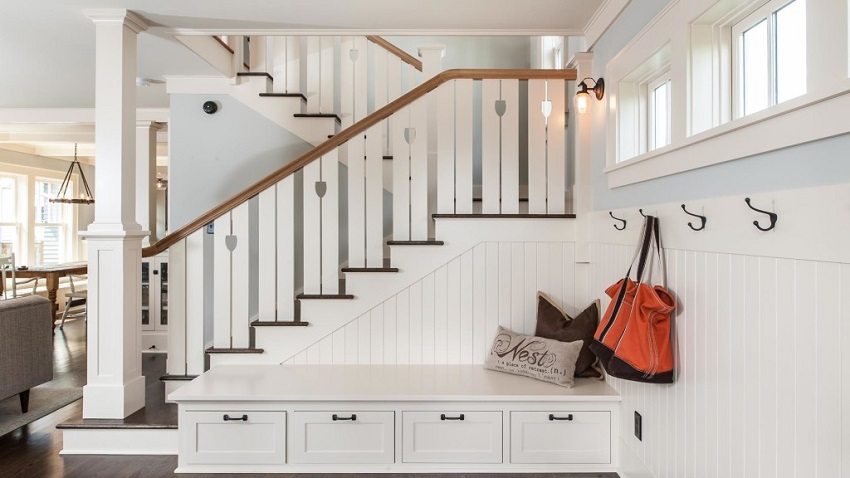 Полезно стълбище с завой от 180 градуса Полезно стълбище с завой от 180 градуса