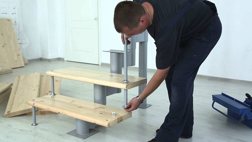 Монтаж на сглобяемо модулно стълбище е лесно да направите сами Монтаж на сглобяемо модулно стълбище е лесно да направите сами