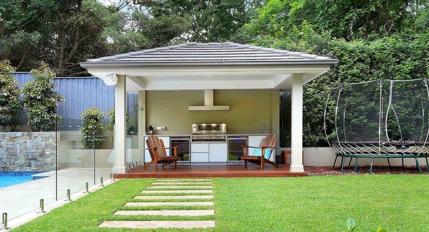 Bếp mùa hè mở với bếp nướng để nấu ăn Bếp mùa hè ở quê: dự án, ảnh ý tưởng thú vị