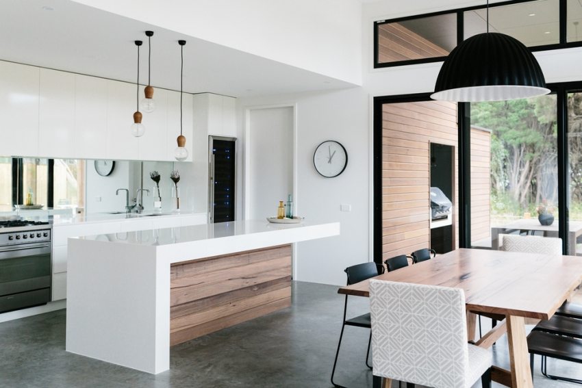 Работната зона на кухнята е визуално разделена от триизмерна конструкция, изработена от гипсокартон Работната зона на кухнята е визуално разделена от триизмерна конструкция, изработена от гипсокартон