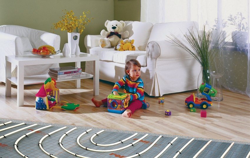 По-добре е да оборудвате топъл воден под в помещения, където живеят постоянно, и да не използвате от време на време По-добре е да оборудвате топъл воден под в помещения, където живеят постоянно, и да не използвате от време на време