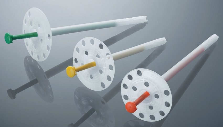 Ginagamit ang mga dowels-fungi upang i-fasten ang mga materyales na nakaka-insulate ng ingay sa kisame at dingding ng mga lugar Ginagamit ang mga fungus dowel upang maglakip ng mga materyales na hindi nabibigkas ng tunog sa kisame at dingding ng mga lugar