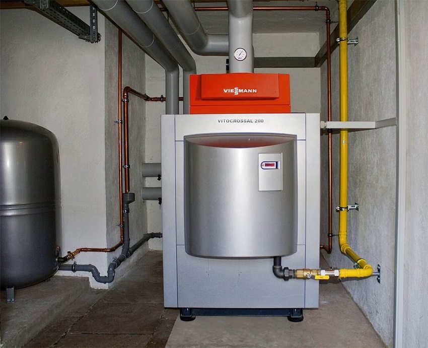 Lebih baik memasang dandang lantai di bilik yang dilengkapi khas. Lebih baik memasang dandang lantai di bilik yang dilengkapi khas.