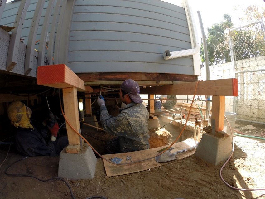 Rekonstruksjon av fundamentet til et hus krever en kompetent og ansvarlig tilnærming. Rekonstruksjon av fundamentet til et hus krever en kompetent og ansvarlig tilnærming.