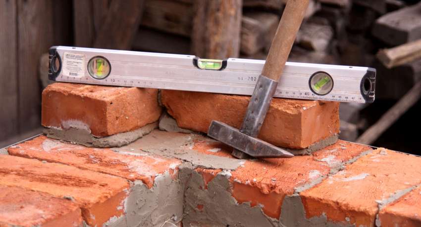 I noen tilfeller er det mulig å styrke eller erstatte fundamentet uten å tiltrekke seg ekstra arbeidskraft. skolko-stoit-fundament-pod-stoyashchij-dom-1m