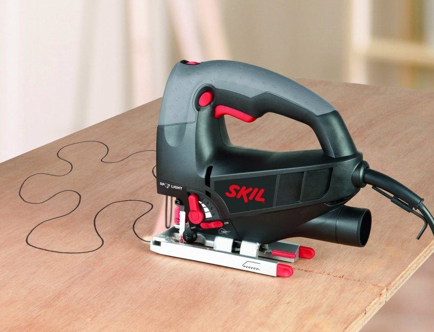 ניסור צורה של דיקט עם פאזל ניסור צורה של דיקט עם פאזל