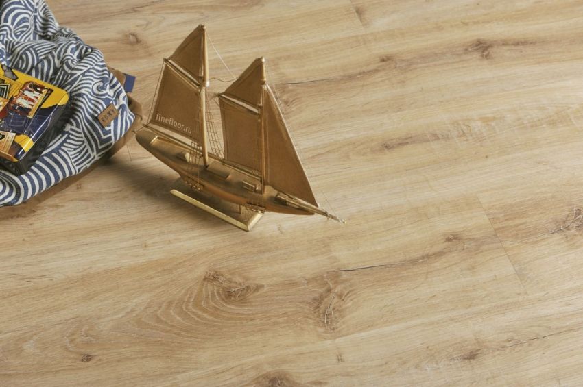 Vinyl có thể được hút bụi, quét, lau bằng khăn ẩm và xử lý bằng các sản phẩm đặc biệt Vinyl có thể được hút bụi, quét, lau bằng khăn ẩm và xử lý bằng các sản phẩm đặc biệt