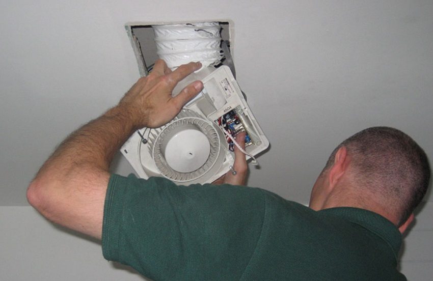 Ventilator koji se postavlja mora biti iste veličine kao i otvor Ventilator koji se postavlja mora biti iste veličine kao i otvor