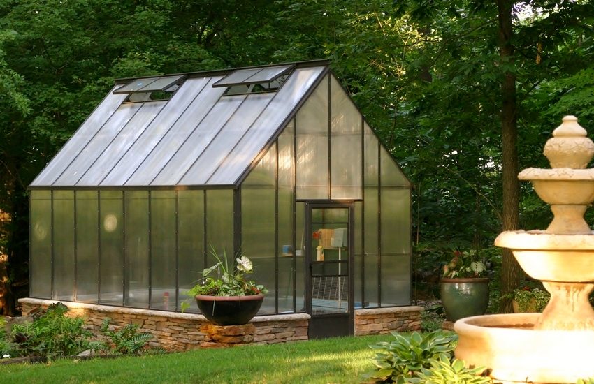 Konstrukcja szczytowa jest raczej trudna w montażu i wymaga ustawienia mocnej ramy Konstrukcja szczytowa jest raczej trudna w montażu i wymaga ustawienia mocnej ramy