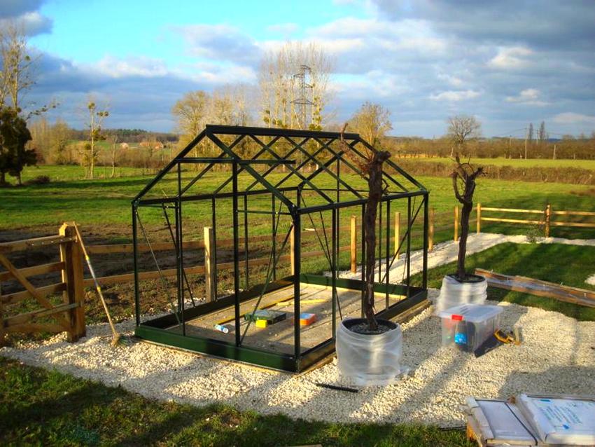 Rama szklarni wykonana z profilu aluminiowego Rama szklarni wykonana z profilu aluminiowego