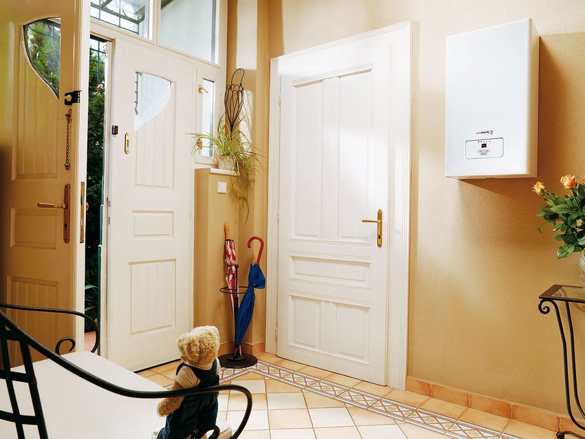 דוד חשמלי על קיר פנים מודרני דוד חשמלי על קיר פנים מודרני