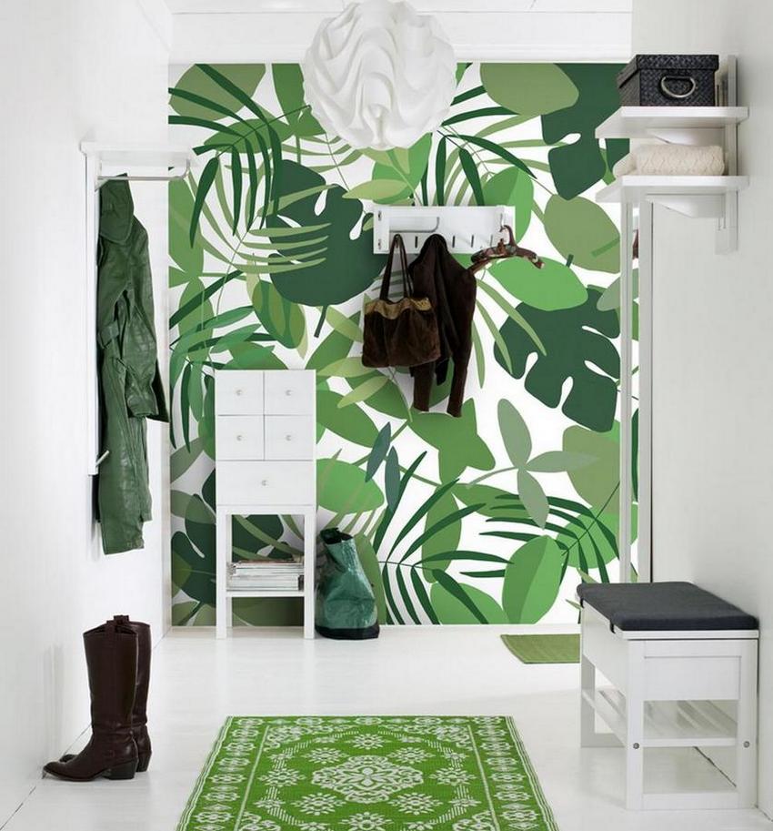 Den blanke overflaten på veggene, gulvet og taket vil visuelt øke arealet til en liten gang Den blanke overflaten på veggene, gulvet og taket vil visuelt øke arealet til en liten gang