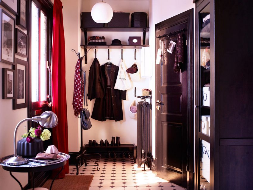 פנים מסוגנן ופונקציונלי של מסדרון קטן פנים מסוגנן ופונקציונלי של מסדרון קטן