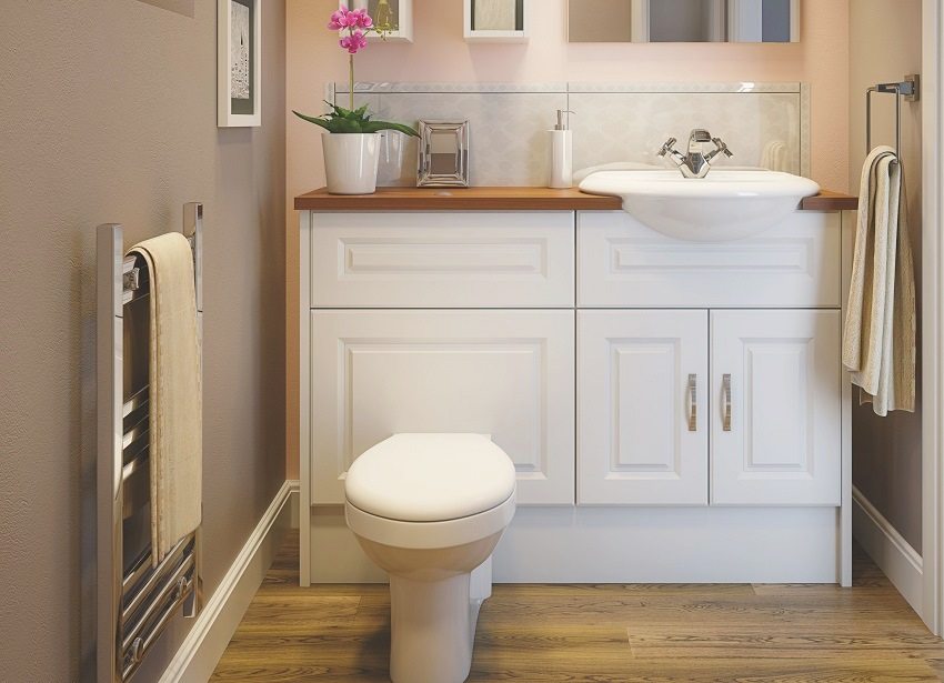 Skap med innebygd vask og toalett Skap med innebygd vask og toalett