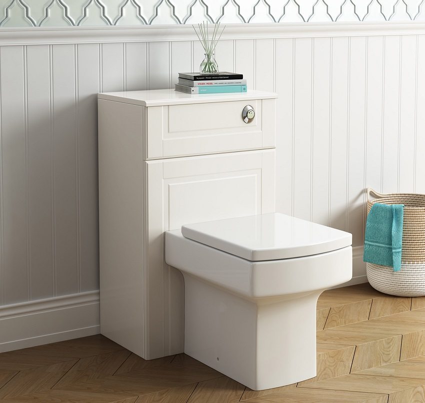 Når du installerer en toalettskål med lagertank, vil rørene være usynlige Når du installerer en toalettskål med lagertank, vil rørene være usynlige