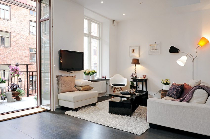 El terra fosc i les parets clares sempre són una bona combinació El terra fosc i les parets clares sempre són una bona combinació