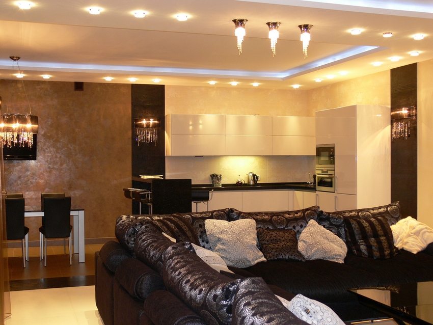 תקרת מתיחה צפה עם תאורה, המורכבת משני מפלסים תקרת מתיחה צפה עם תאורה, המורכבת משני מפלסים