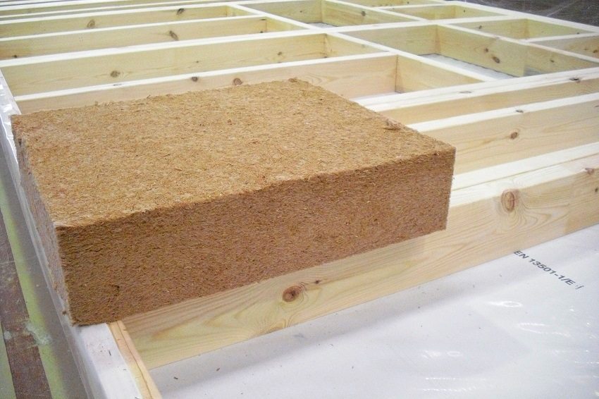 Arrangement of the ceiling using hydro- and vapor barrier, as well as using mineral wool as insulation and soundproofing Arrangement of the ceiling using hydro- and vapor barrier, as well as using mineral wool as insulation and soundproofing