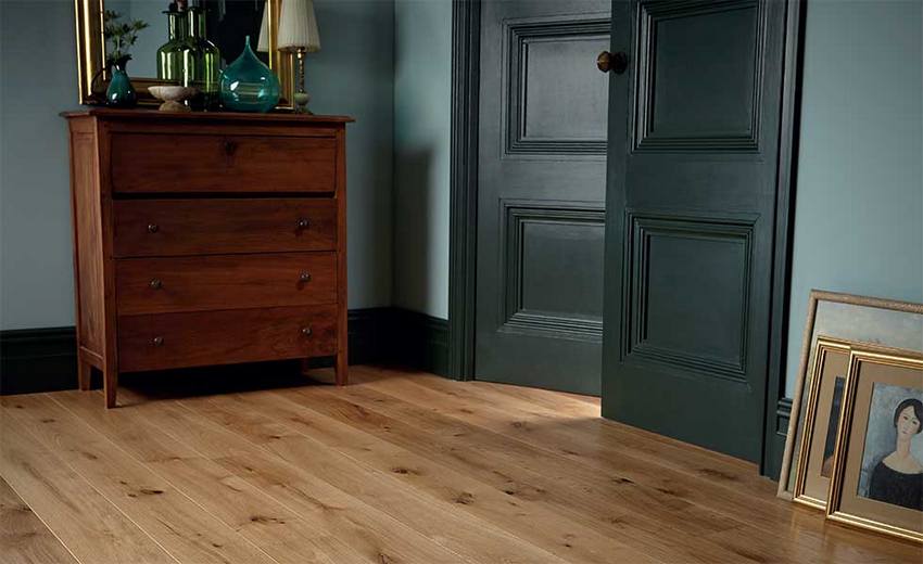 שימוש בריצוף עץ בעיצוב אולם שימוש בריצוף עץ בעיצוב אולם