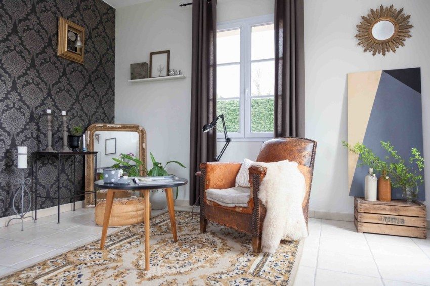 วอลเปเปอร์กระดาษมีความบางมากดังนั้นคุณต้องติดกาวบนผนังที่เรียบสนิท วอลเปเปอร์กระดาษมีความบางมากดังนั้นคุณต้องติดกาวบนผนังที่เรียบสนิท