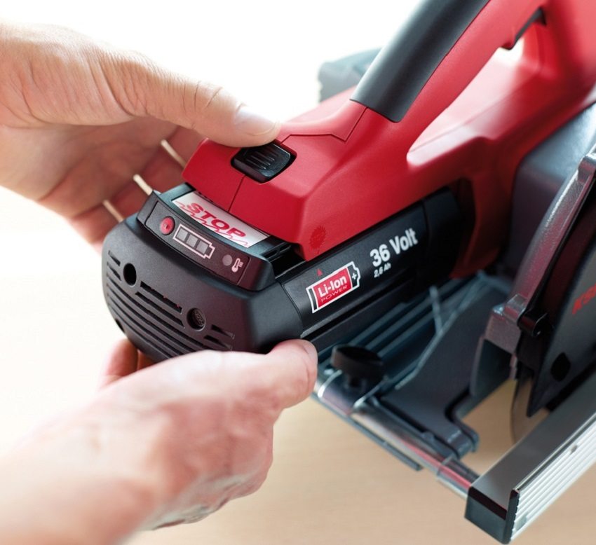 Modelos recarregáveis são muito convenientes para trabalhar em locais onde não há acesso à eletricidade Modelos recarregáveis são muito convenientes para trabalhar em locais onde não há acesso à eletricidade