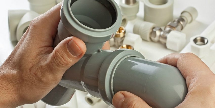 Има два основни материала за производство на сифони - пластмаса и метал Има два основни материала за производство на сифони - пластмаса и метал