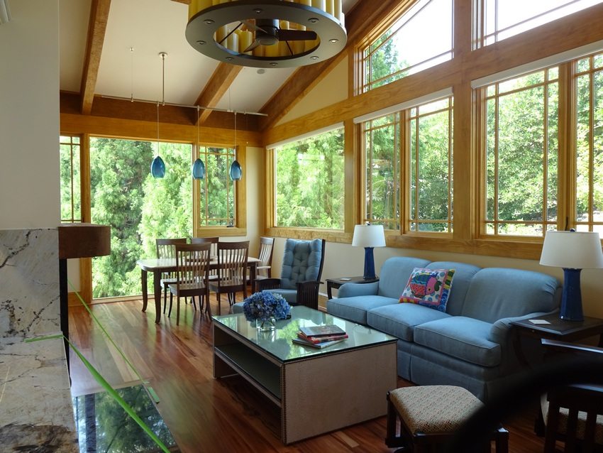 Veranda-vinduene med utsikt over hagen vil hjelpe deg med å beundre naturen når som helst på året Veranda-vinduene med utsikt over hagen vil hjelpe deg med å beundre naturen når som helst på året