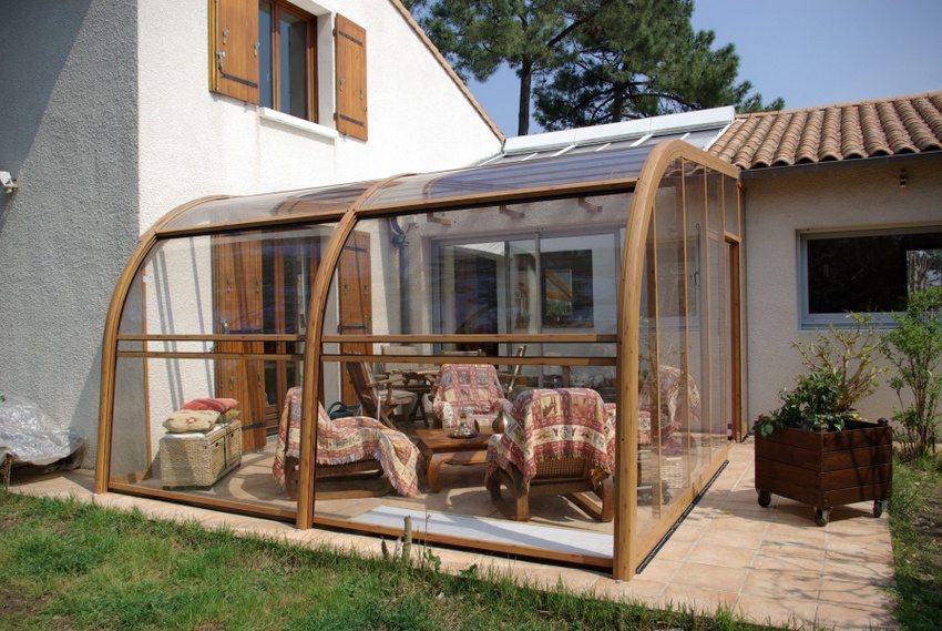 Veranda design skal matche den arkitektoniske stilen og strukturen til huset Veranda design skal matche den arkitektoniske stilen og strukturen til huset