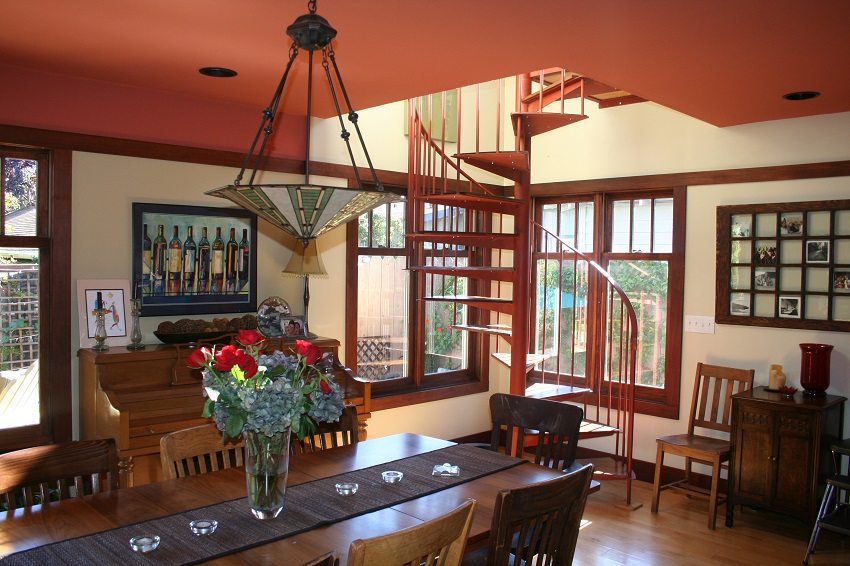 Цветът на стълбите е в хармония с цветовата схема на интериора Цветът на стълбите е в хармония с цветовата схема на интериора