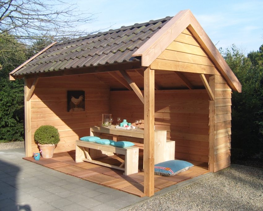 Maalaistaloksi tyylitelty huvimaja Maalaistaloksi tyylitelty huvimaja