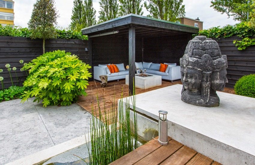 Mukavat huonekalut voidaan sijoittaa huvimajaan Mukavat huonekalut voidaan sijoittaa huvimajaan