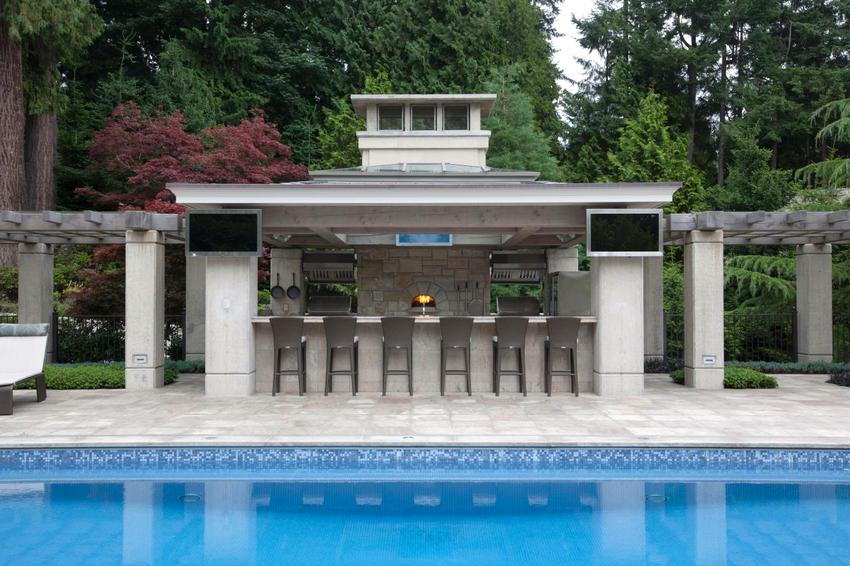 Paviljon s roštiljem u dvorištu privatne kuće Paviljon s roštiljem u dvorištu privatne kuće