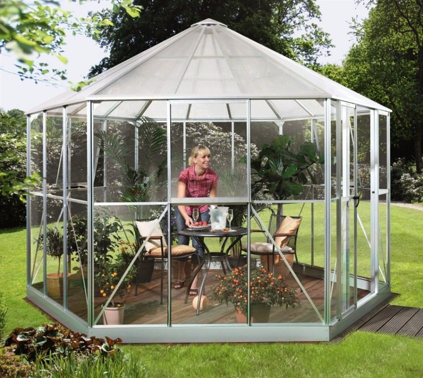 Gazebo hexagonal construit en polycarbonate Gazebo hexagonal construit en polycarbonate