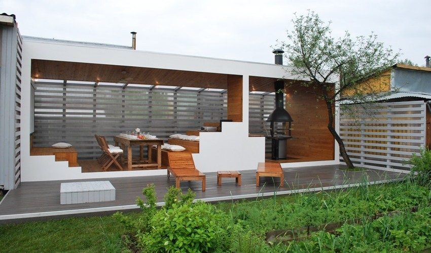 Gazebo en bois spacieux équipé d'un four barbecue Gazebo en bois spacieux équipé d'un four barbecue